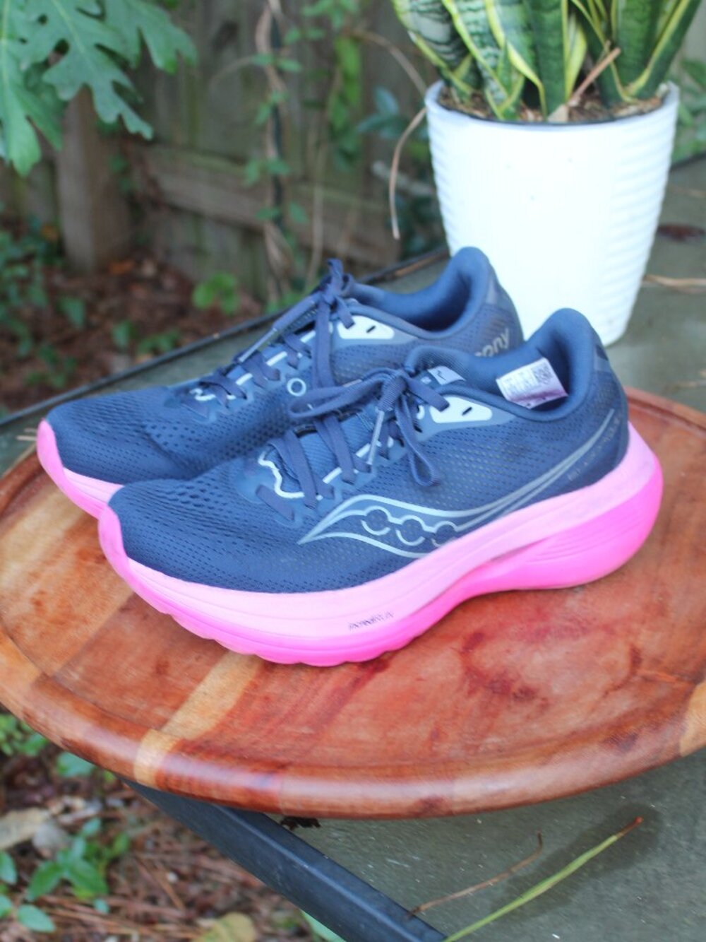 Saucony Endorphin Shift Running Shoes – Dark Blue / Pink